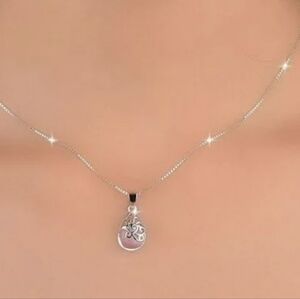 White gold moonstone pendant necklace